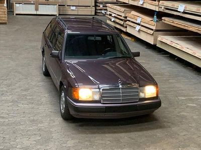 Violet Gebraucht 1992 Mercedes E230 Kombi | 16.500 €