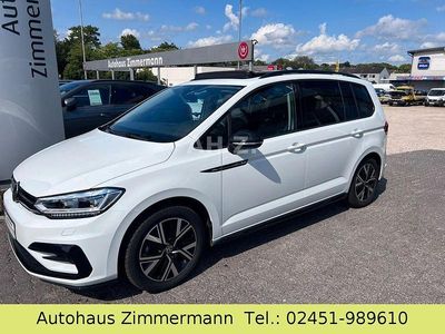 Weiß Gebraucht 2024 VW Touran Highline Van / Kleinbus | 35.950 € (Etwas zu teuer)
