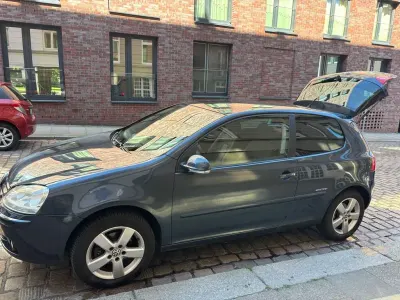 Używany VW Golf V United 80 KM (58 kW) 2007 Niebieski Sedan/Limuzyna
