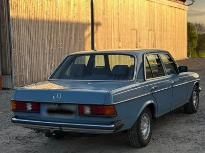 Usata Mercedes E230 136 CV (100 kW) 1981 Blu Berlina