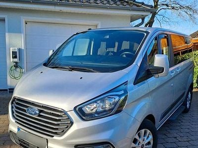 Second-hand Ford Tourneo 131 CP (96 kW) 2018 Argintiu Monovolum