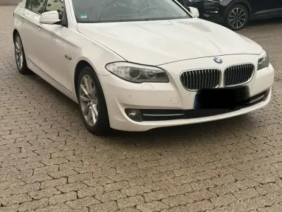 Gebraucht BMW 530 258 PS (189 kW) 2012 Weiß Limousine