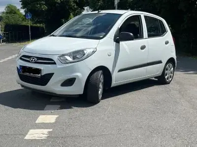 Gebraucht Hyundai i10 Edition 69 PS (50 kW) 2012 Weiß Kleinwagen