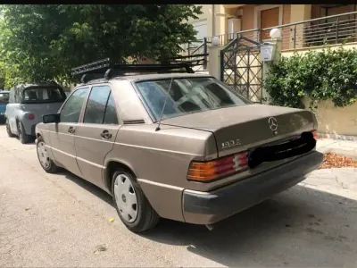 Usado Mercedes 190 118 CV (86 kW) 1990 Beige Berlina