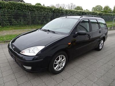 Begagnad Ford Focus Futura 101 HK (74 kW) 2004 Svart Sedan