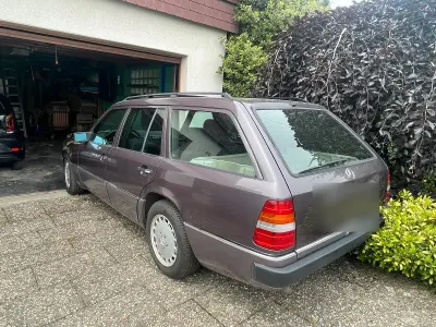 Gebraucht Mercedes E220 150 PS (110 kW) 1993 Violet Kombi