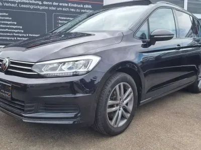 Gebraucht VW Touran Comfortline 150 PS (110 kW) 2022 Deep black perleffekt Van / Kleinbus