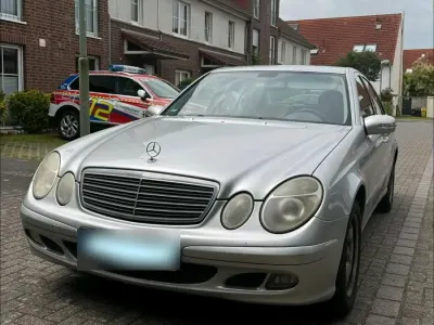 Gebraucht Mercedes E200 Classic 122 PS (89 kW) 2005 Grau Limousine