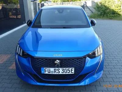 Gebraucht Peugeot e-208 GT 100 kW (136 PS) 2023 Blau Kleinwagen