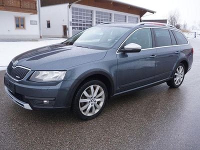 Grau Gebraucht 2016 Skoda Octavia Scout 4x4 Kombi | 11.890 € (Guter Preis)