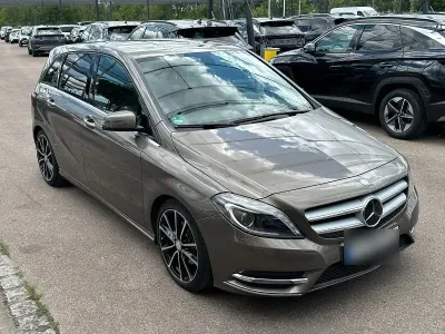 Gebraucht Mercedes B200 136 PS (100 kW) 2012 Grau Kleinwagen