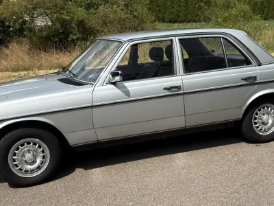 Gebraucht Mercedes 230 136 PS (100 kW) 1982 Silber Limousine