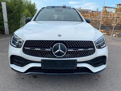 Weiß Gebraucht 2019 Mercedes GLC220 AMG line SUV | 30.999 € (Etwas zu teuer)