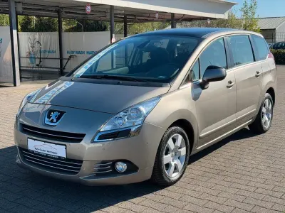 Gebraucht Peugeot 5008 Premium 156 PS (114 kW) 2011 Grau Van / Kleinbus