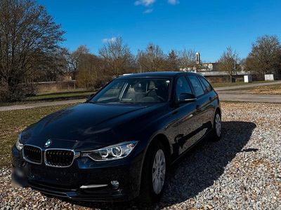 Gebraucht BMW 318 Sport Line 143 PS (105 kW) 2015 Blau Kombi