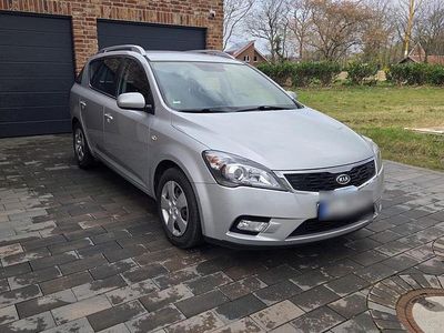 Gebraucht Kia Ceed 90 PS (66 kW) 2011 Silber Kleinwagen
