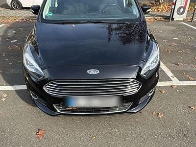 Gebraucht Ford S-MAX Titanium 189 PS (139 kW) 2017 Schwarz Van / Kleinbus