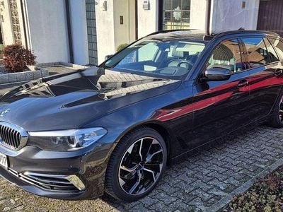 Grau Gebraucht 2019 BMW 520 Luxury Line Kombi | 19.800 € (Fairer Preis)