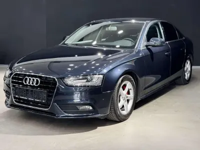 Gebraucht Audi A4 Ambiente 170 PS (125 kW) 2012 Mondscheinblau metallic Limousine