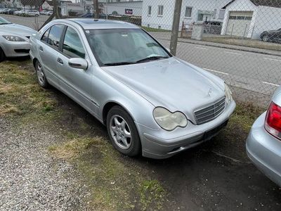 Mercedes C200