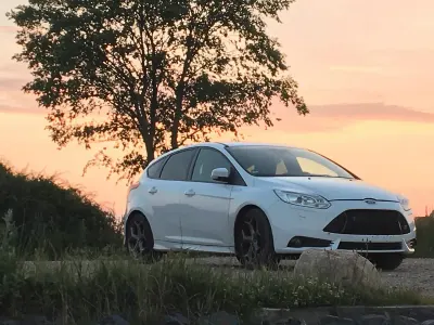 Brugt Ford Focus ST 250 HK (183 kW) 2012 Hvid Sedan