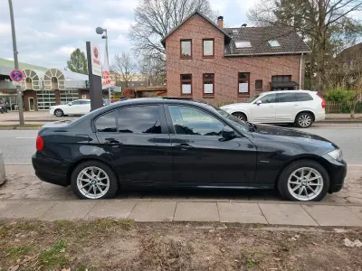 Gebraucht BMW 320 185 PS (136 kW) 2010 Schwarz Limousine