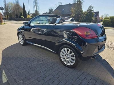Second-hand Opel Tigra 125 CP (91 kW) 2005 Negru Cabrio