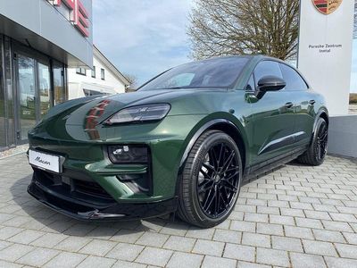 Oakgrünmetallic neo Gebraucht 2024 Porsche Macan Turbo SUV | 155.211 €