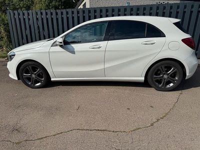 Gebraucht Mercedes A180 122 PS (89 kW) 2016 Weiß Limousine