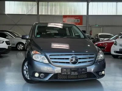 Gebraucht Mercedes B180 122 PS (89 kW) 2012 Grau Kleinwagen