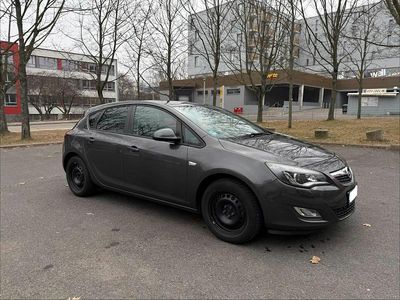 Grau Gebraucht 2012 Opel Astra Limousine | 5.200 € (Fairer Preis)