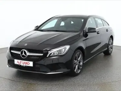 Gebraucht Mercedes CLA200 Shooting Brake 136 PS (100 kW) 2018 Kosmosschwarz Kombi