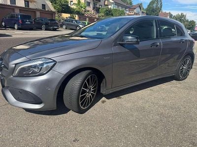 Gebraucht Mercedes A200 AMG line 156 PS (114 kW) 2018 Mountaingrau  met. Kleinwagen
