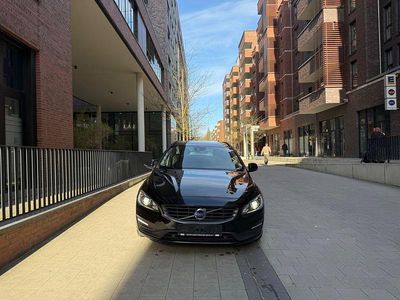 Gebraucht Volvo V60 Business Edition 150 PS (110 kW) 2016 Schwarz Kombi