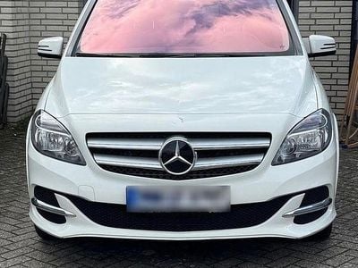 Gebraucht Mercedes B250e 131 kW (179 PS) 2016 Weiß Van / Kleinbus