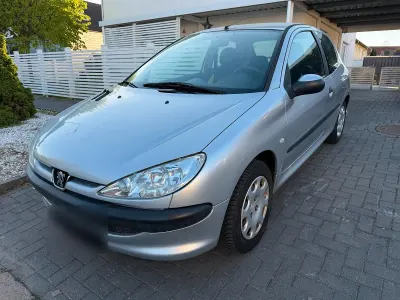 Usata Peugeot 206 70 CV (51 kW) 2005 Argento Utilitaria