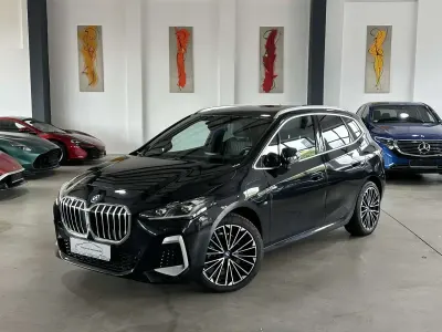 Gebraucht BMW 225 M Sport 245 PS (180 kW) 2023 Black sapphire metallic Limousine