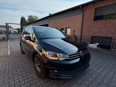 Gebraucht VW Touran 116 PS (85 kW) 2019 Schwarz Van / Kleinbus