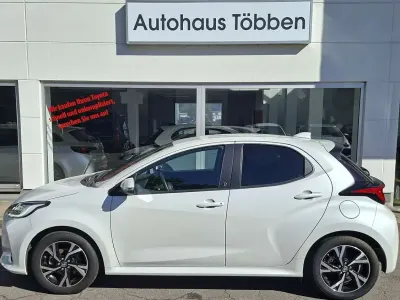 Gebraucht Toyota Yaris Hybrid Comfort 116 PS (85 kW) 2024 Platinum weiß Kleinwagen