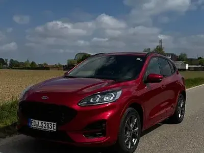 Używany Ford Kuga ST-Line X 224 KM (164 kW) 2022 Czerwony SUV