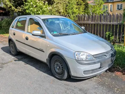 Używany Opel Corsa 75 KM (55 kW) 2002 Srebrny Hatchback