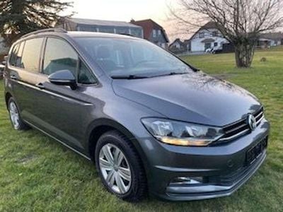 Second-hand VW Touran Trendline 116 CP (85 kW) 2017 Gri Monovolum