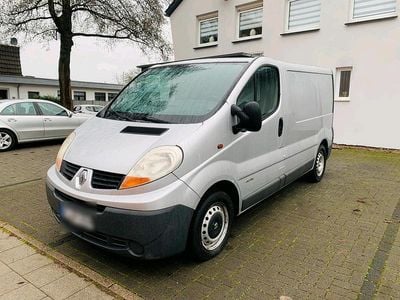 Silber Gebraucht 2007 Renault Traffic Van / Kleinbus | 4.990 €