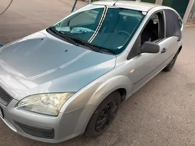 Gebraucht Ford Focus 100 PS (73 kW) 2004 Grau Limousine