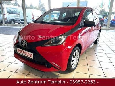 Gebraucht Toyota Aygo 69 PS (50 kW) 2017 Rot Kleinwagen