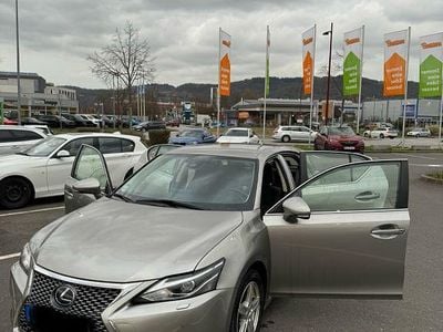 Grau Gebraucht 2020 Lexus CT200h Limousine | 21.000 €
