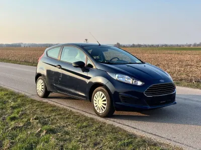 Gebraucht Ford Fiesta Ambiente 60 PS (44 kW) 2013 Blazerblau Kleinwagen