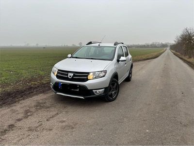 Silber Gebraucht 2016 Dacia Sandero Stepway Limousine | 7.499 € (Fairer Preis)