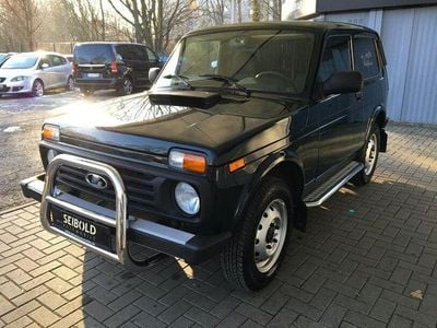 Grün Gebraucht 2018 Lada Urban SUV | 9.480 € (Fairer Preis)