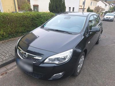 Gebraucht Opel Astra 140 PS (102 kW) 2012 Schwarz Kombi